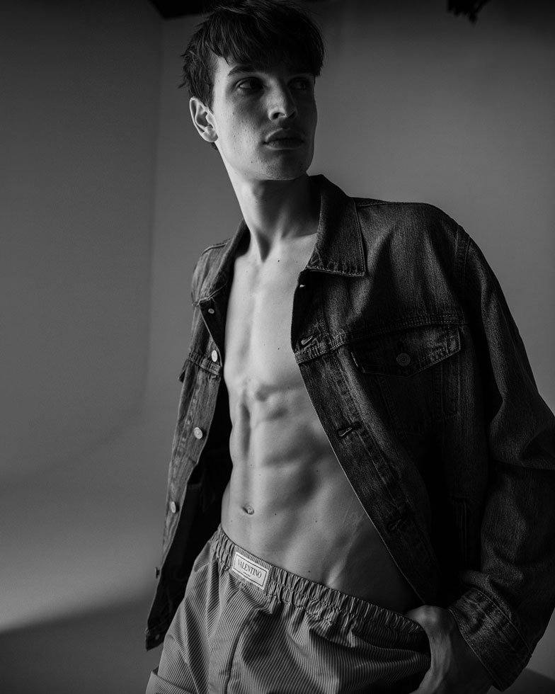 Defait,Editorials,Autuori