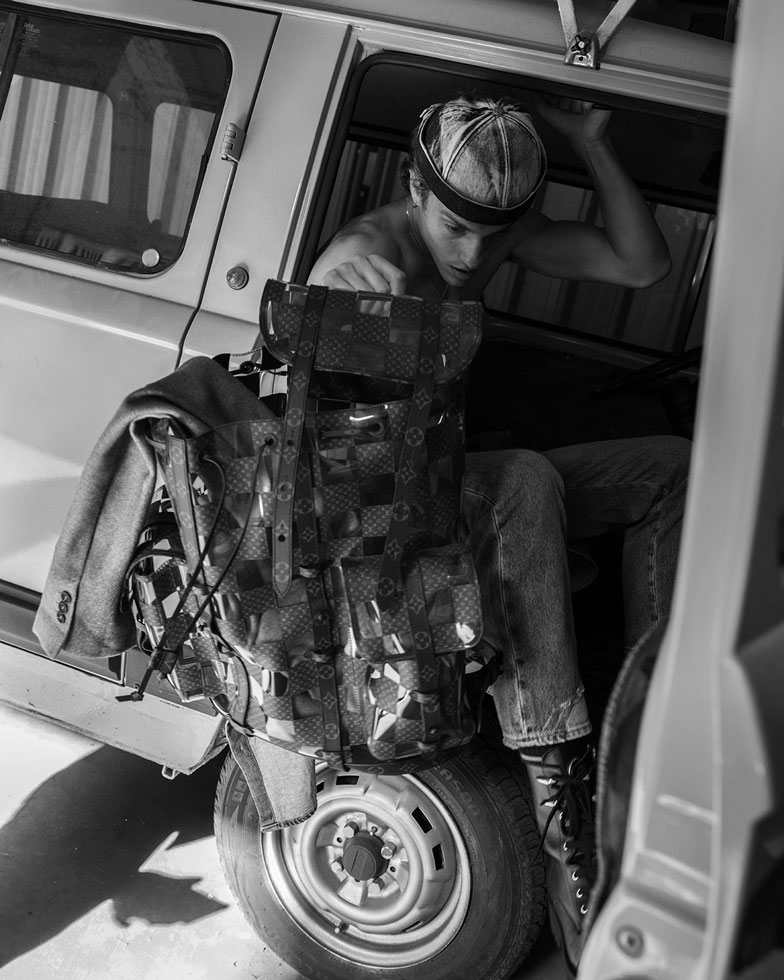 Defait,Editorials,Autuori