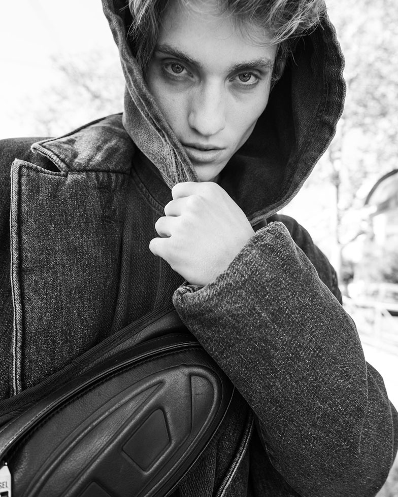 Defait,Editorials,Autuori