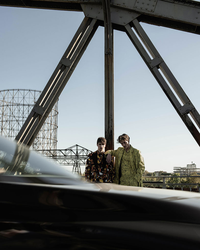 Defait,Editorials,Autuori