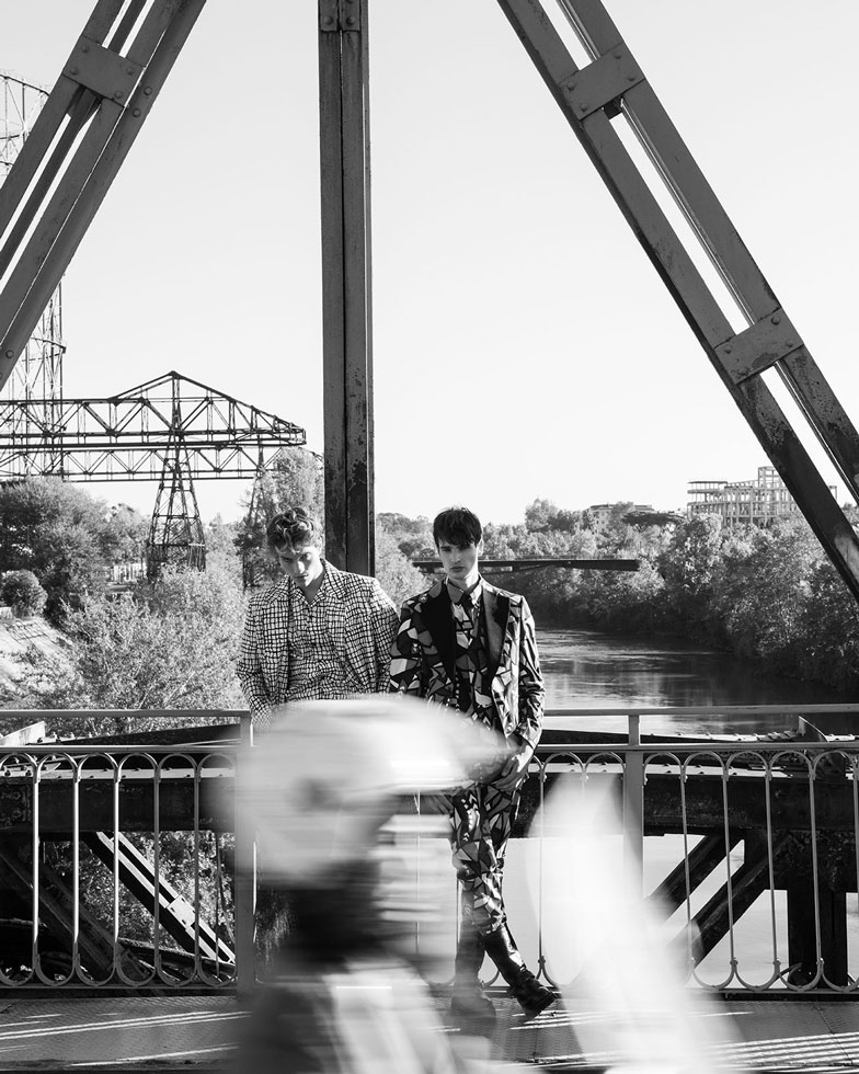 Defait,Editorials,Autuori