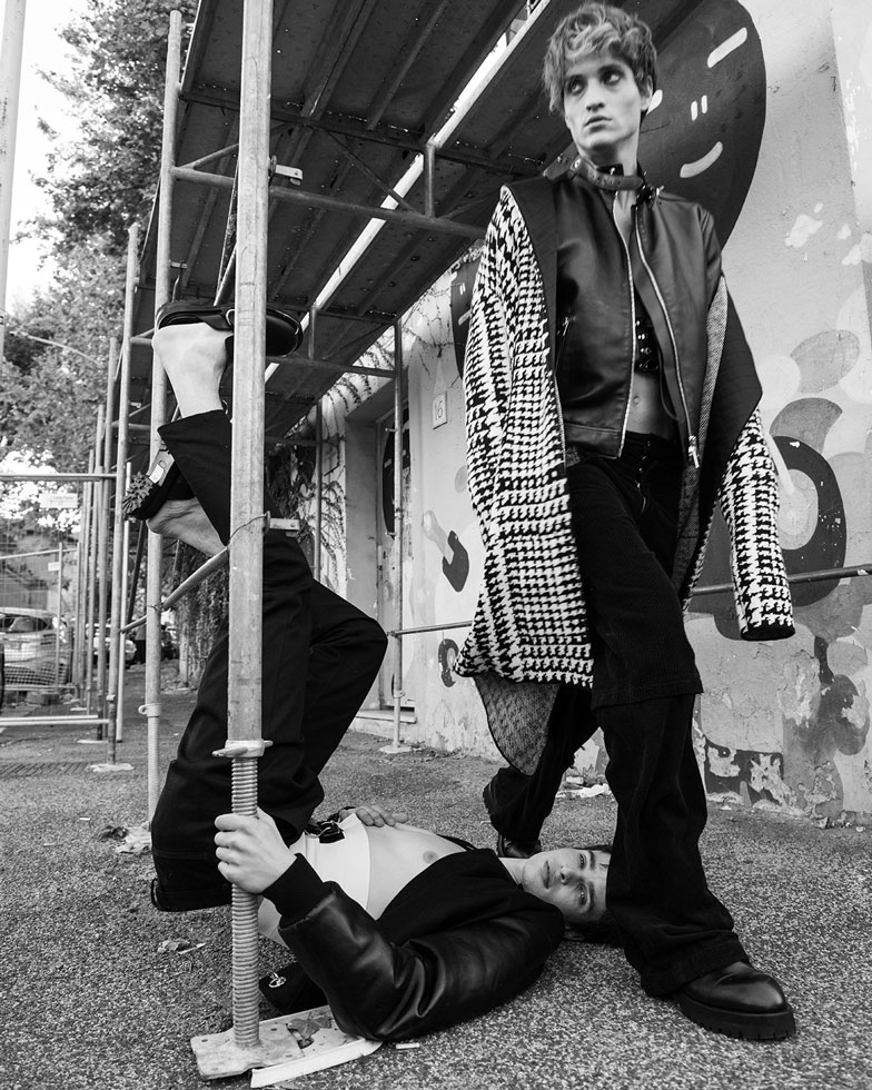 Defait,Editorials,Autuori