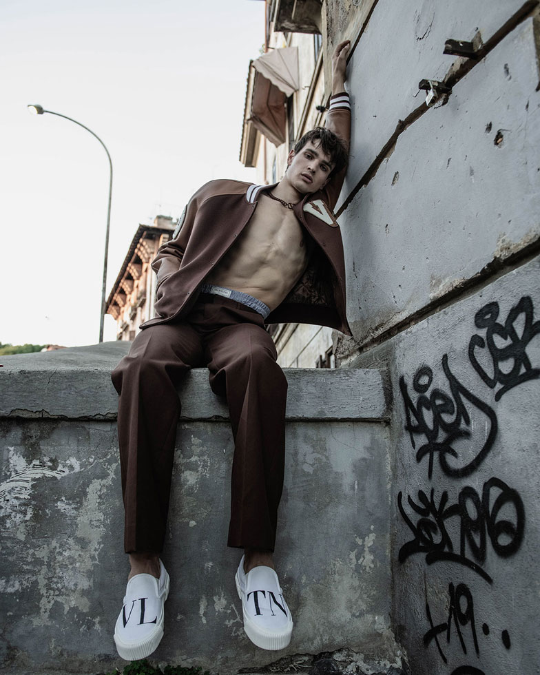 Defait,Editorials,Autuori