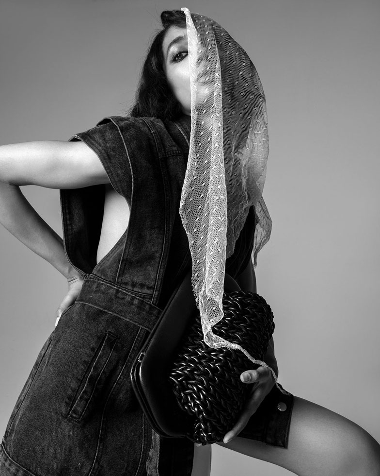 Femelle,Editorials,Autuori