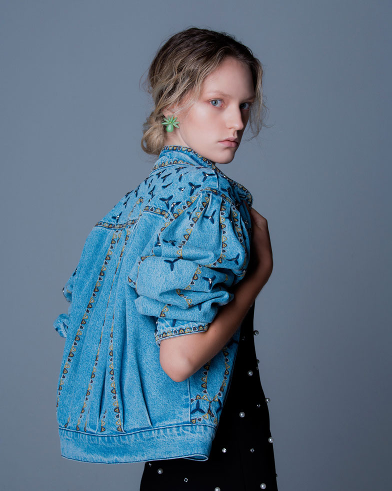 Suspended, Editorials, Autuori, Durso